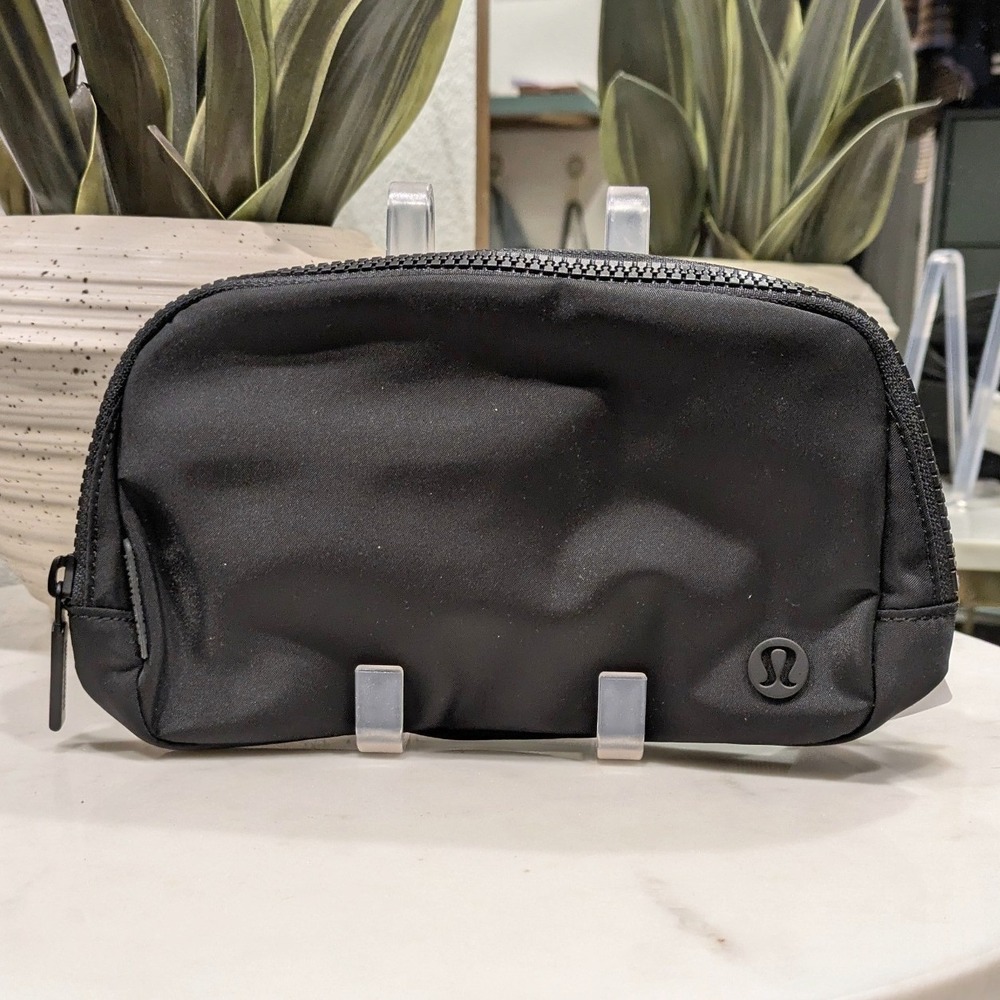 Lululemon Everywhere Belt Bag Black 1L Water Repellent Fanny Pack
